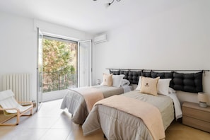 3 bedrooms, travel crib