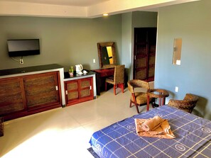 Deluxe Double Room | Iron/ironing board, free WiFi