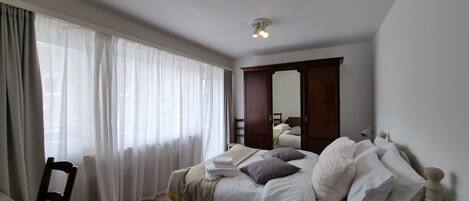 2 quartos, Wi-Fi de cortesia, roupa de cama