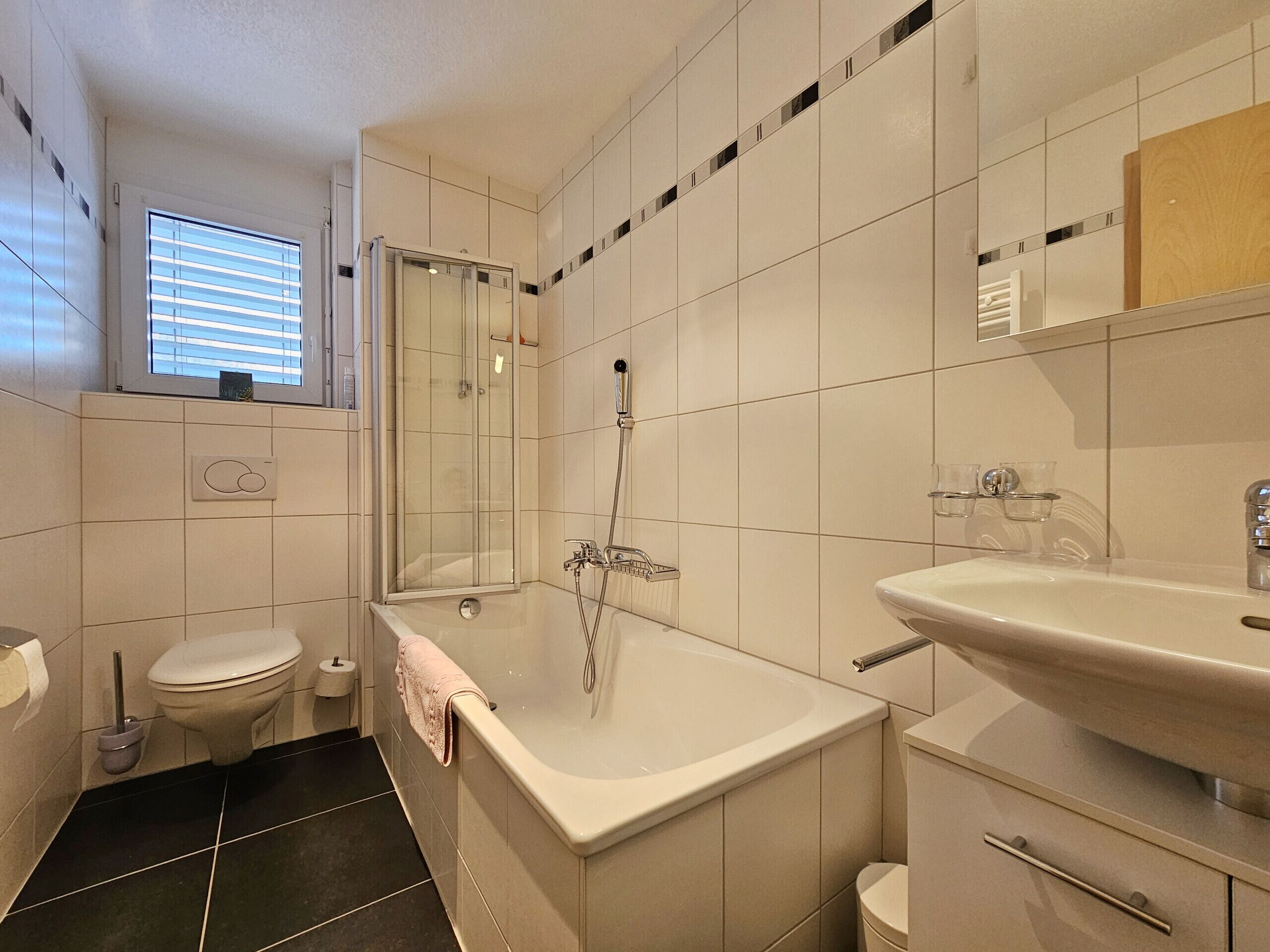 淋浴设施、吹风机、毛巾