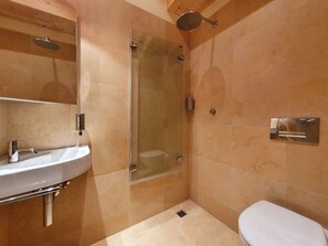 シャワー、ヘアドライヤー、タオル