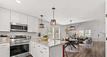 Comfortable & Stylish New House - 10min to LakePoint!