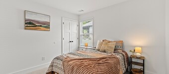 Comfortable & Stylish New House - 10min to LakePoint!