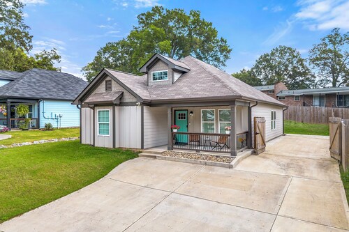 Comfortable & Stylish New House - 10min to LakePoint!