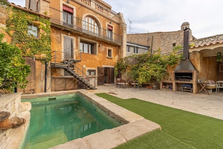Pool. Casa Rural Somni Compartit – Tradition and Comfort in Sant Martí de Maldà