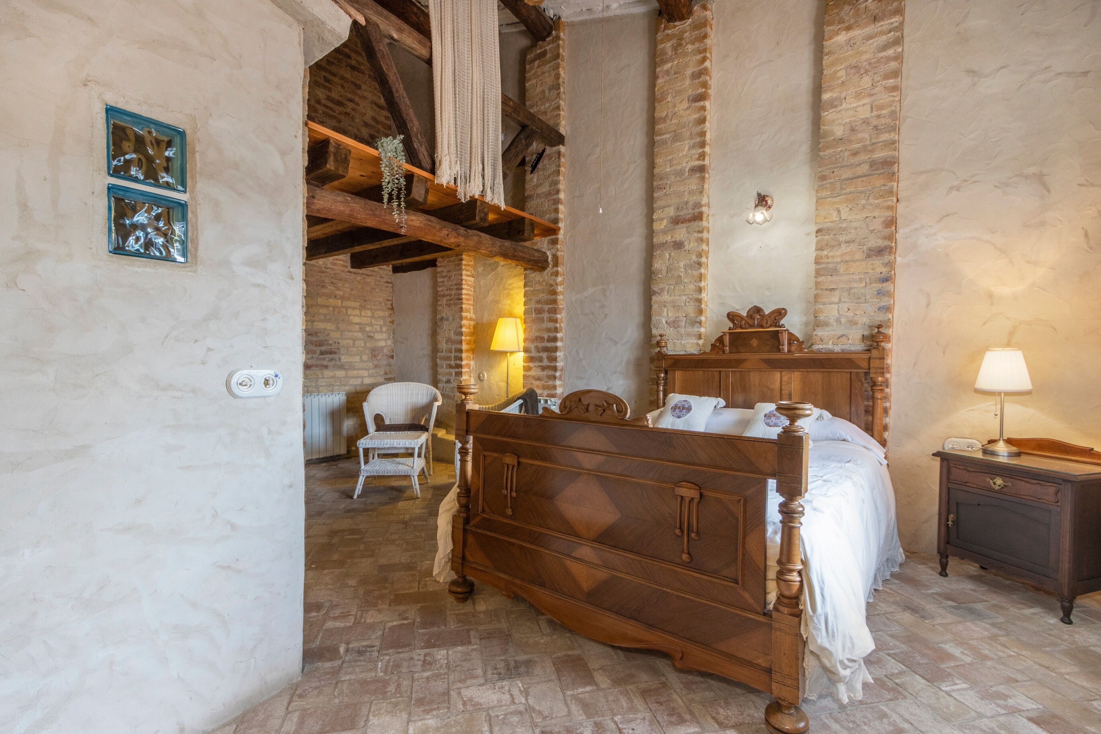 7 bedrooms, desk, iron/ironing board, WiFi