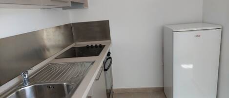 Four Ă micro-ondes, un four, surface de cuisson, lave-vaisselle