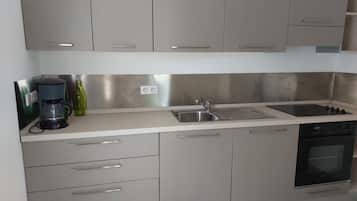 Micro-ondes, four, plaque de cuisson, lave-vaisselle