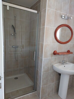 Shower, hair dryer, towels, toilet paper