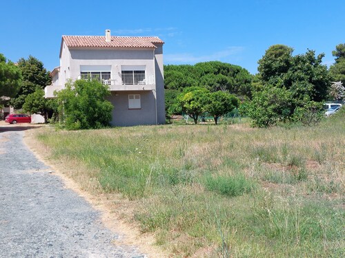 T2, 3MN WALK FROM THE BEACH, IN A QUIET AREA, 5MN WALK FROM THE VILLAGE.