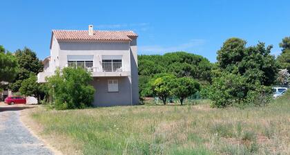 T2, 3MN WALK FROM THE BEACH, IN A QUIET AREA, 5MN WALK FROM THE VILLAGE.