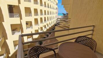 Chalet, 1 Bedroom, Accessible, Smoking | Balcony