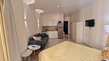 Chalet, 1 Bedroom, Accessible, Smoking | Living room