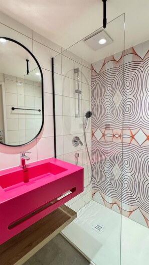 Shower, rainfall showerhead, hair dryer, heated floors