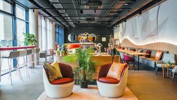 TĂ€gliches FrĂŒhstĂŒcksbuffet (15.90 EUR pro Person)