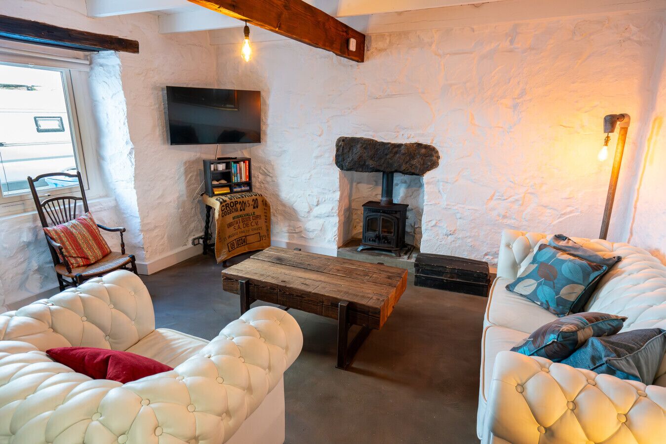 TV, fireplace