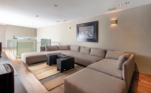 Télévision LED de 32 pouces avec chaînes numériques