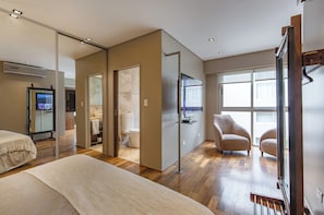 Luxury House, 4 Bedrooms, Private Pool, City View | Frette Italian sheets, premium bedding, in-room safe, blackout drapes