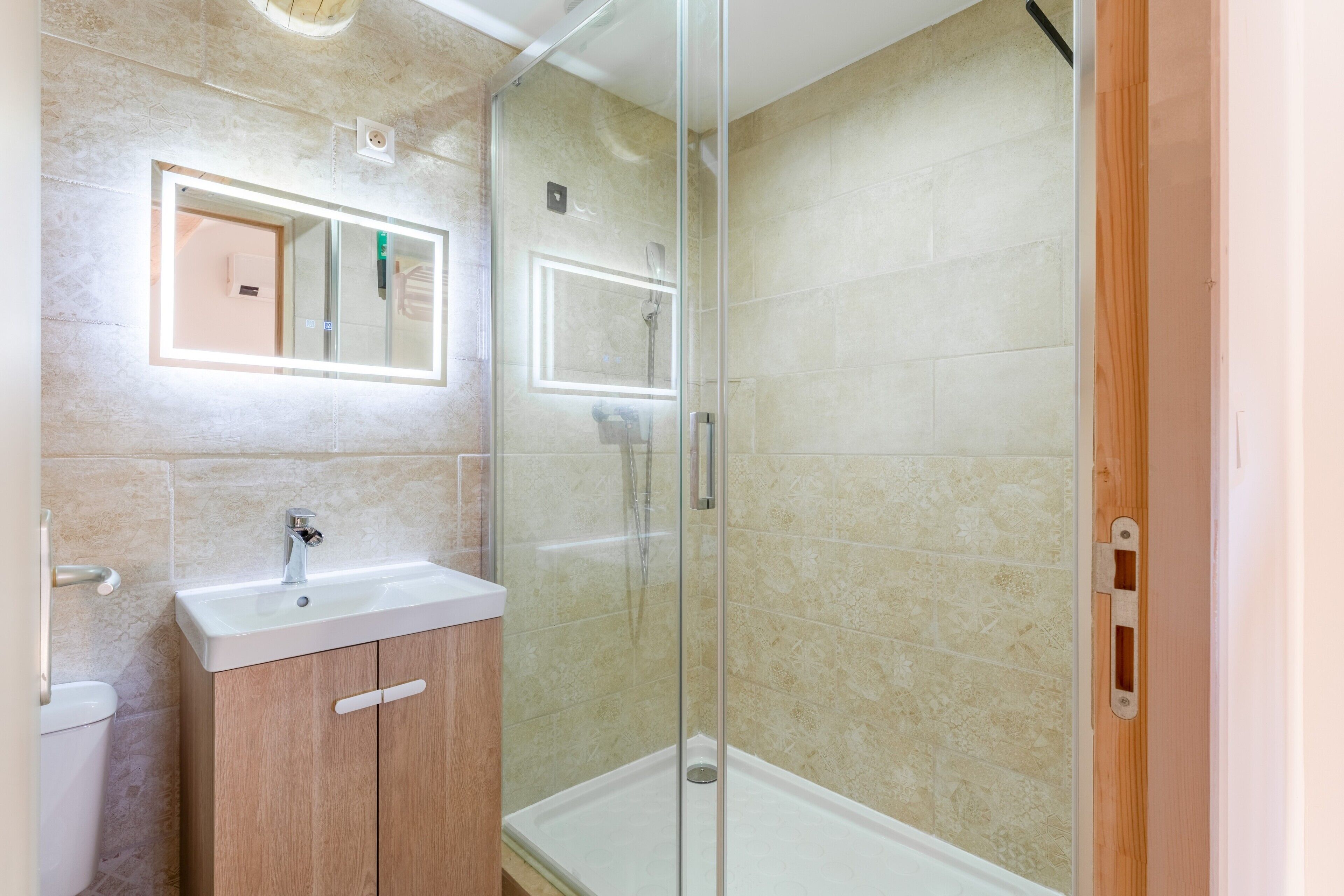 Shower, towels