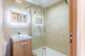 Douche, serviettes fournies