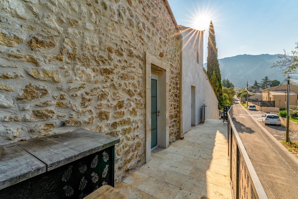 Property grounds - Apartment 'Duplex Canto Cigalo 13' with Wi-Fi and Air Conditioning (Robion)