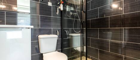 Douche, serviettes fournies