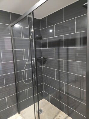 Shower, towels