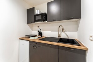 Fridge, microwave, stovetop, coffee/tea maker