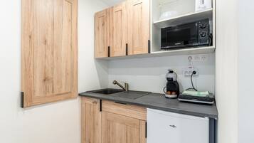 冰箱、微波炉、炉灶、茶具/咖啡用具