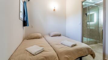 2 makuuhuonetta, Wi-Fi, vuodevaatteet