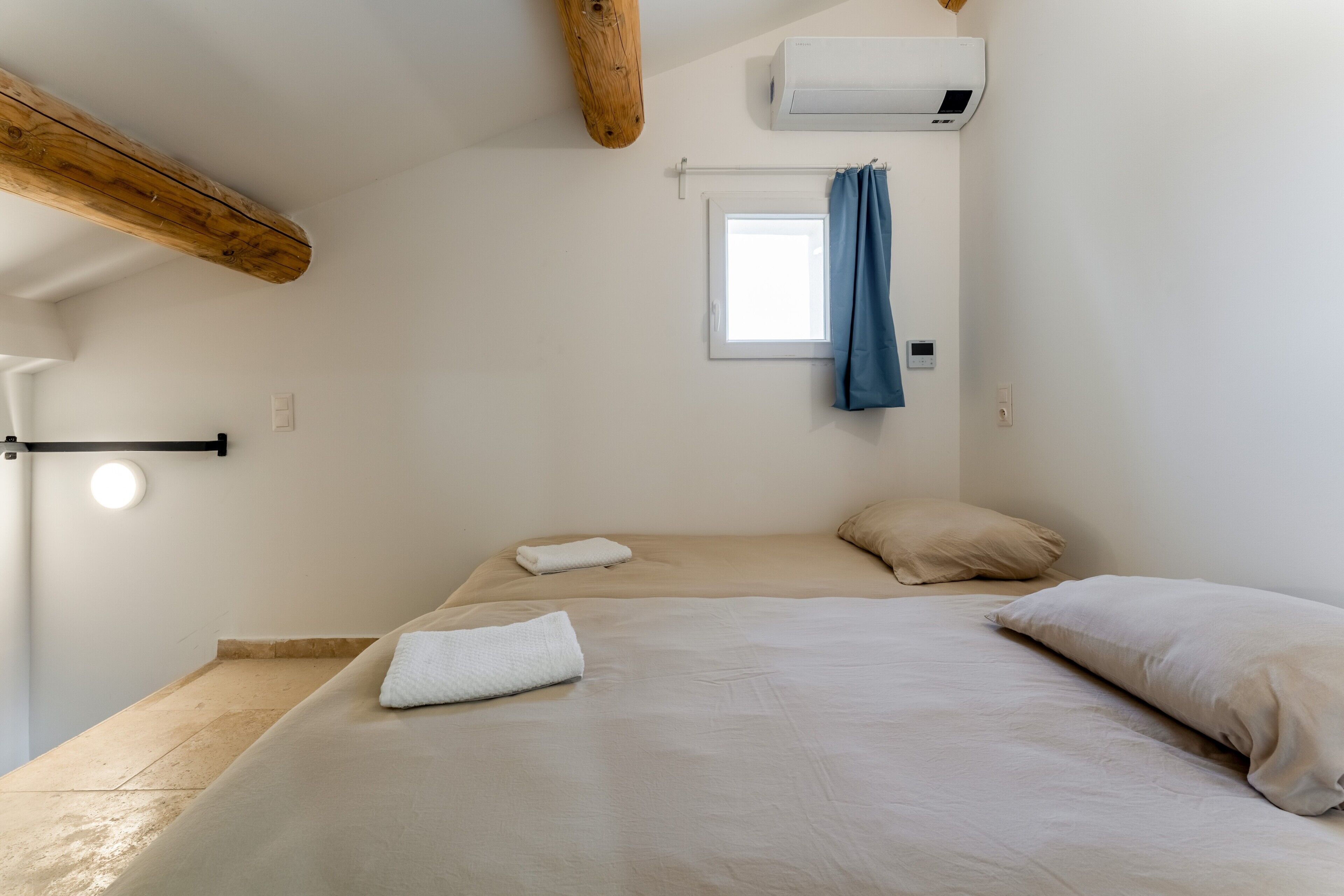 1 camera, Wi-Fi, lenzuola