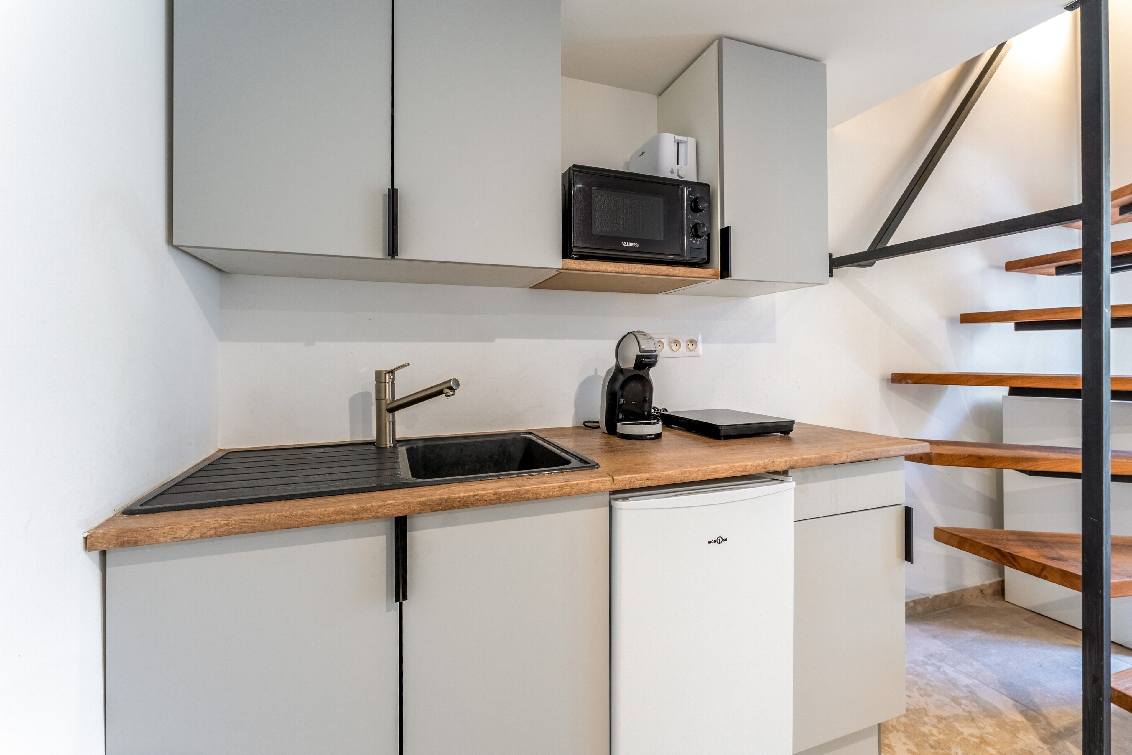 Fridge, microwave, stovetop, coffee/tea maker