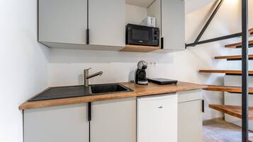 Fridge, microwave, stovetop, coffee/tea maker