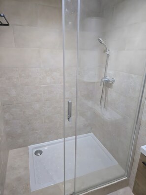 Shower, towels