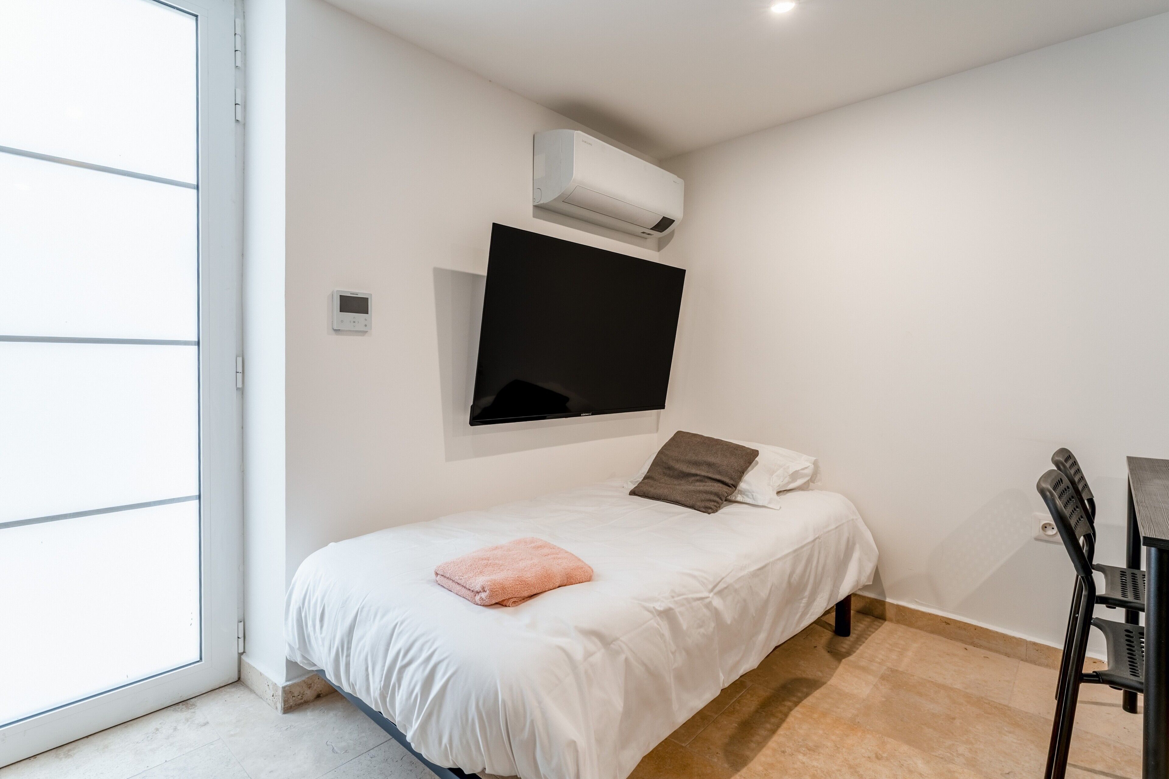 2 室のベッドルーム、WiFi、ベッドシーツ