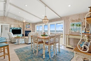 Rumah, Beberapa Tempat Tidur (Barefoot Beach Beach House) | Tempat makan