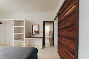 7 عدّة غرف نوم وخزنة داخل الغرفة ومكواة/لوح كي وواي فاي