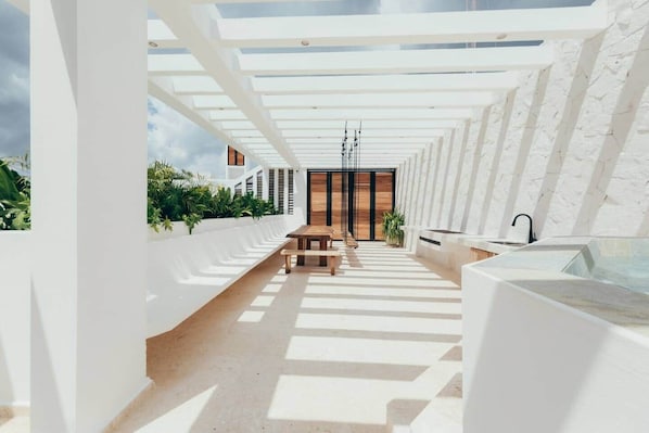 Outdoor dining - New Villa Perfect For Groups. 20 Guests (Tulum Municipality)