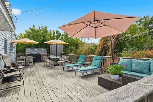 Great Beach Get-A-Way! 4 Bedroom 1.5 bath & Pet friendly.