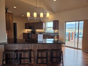 Fridge, microwave, oven, stovetop - Breathtaking Mini Resort, with movie theater, pool table, hot tub, and more... (Buena Vista)
