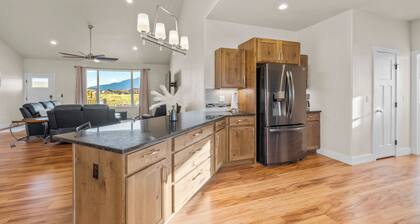 Breathtaking Mini Resort, with movie theater, pool table, hot tub, and more...