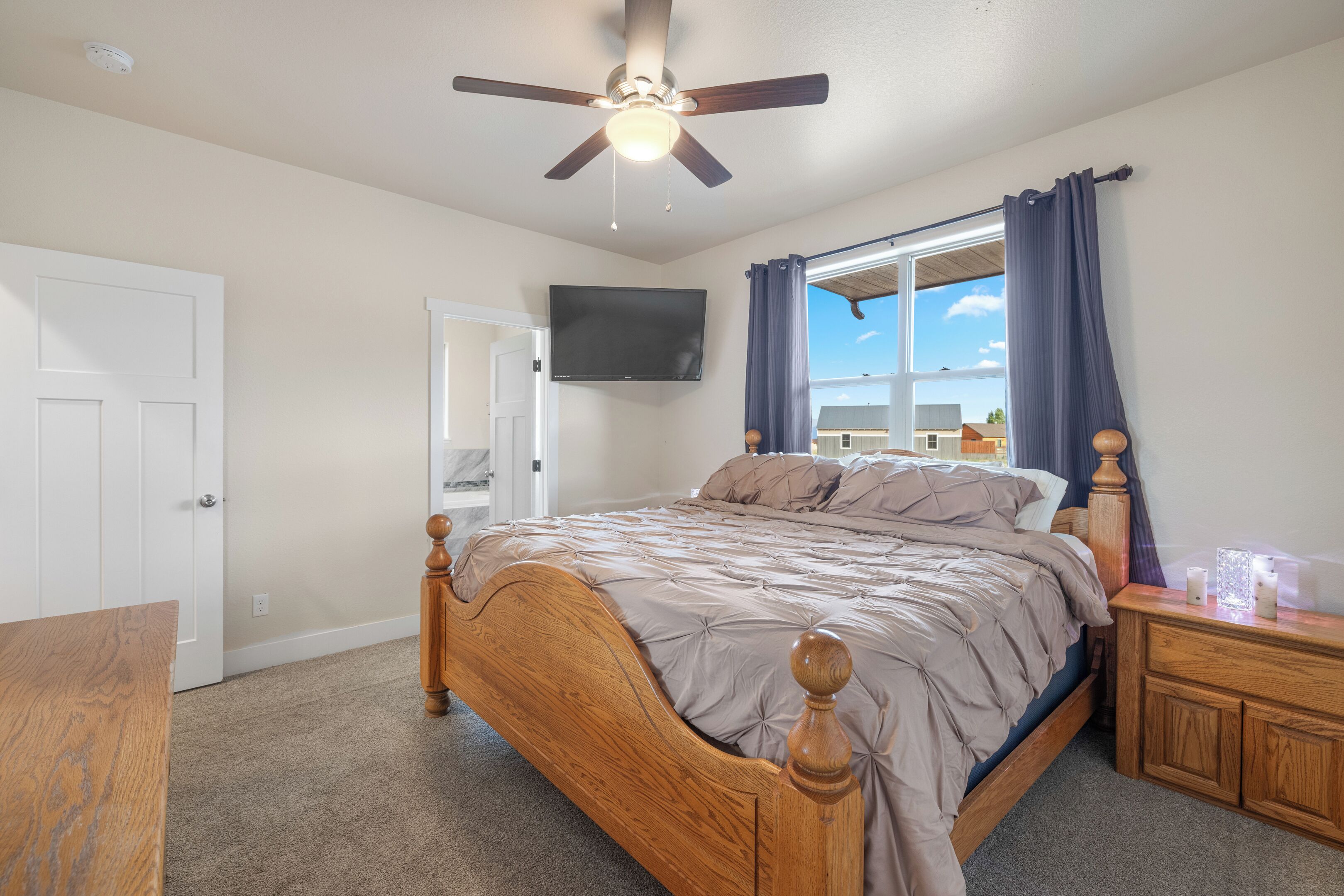 4 slaapkamers, een strijkplank/strijkijzer, reisbedje, wifi