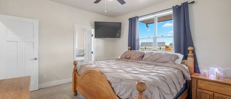 4 slaapkamers, een strijkplank/strijkijzer, reisbedje, wifi