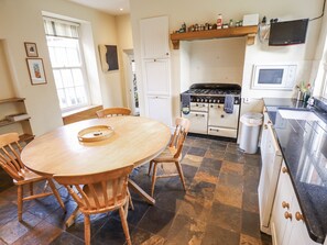 Cottage | Private kitchen | Cookware/dishes/utensils - Holme Farm (Sleaford)