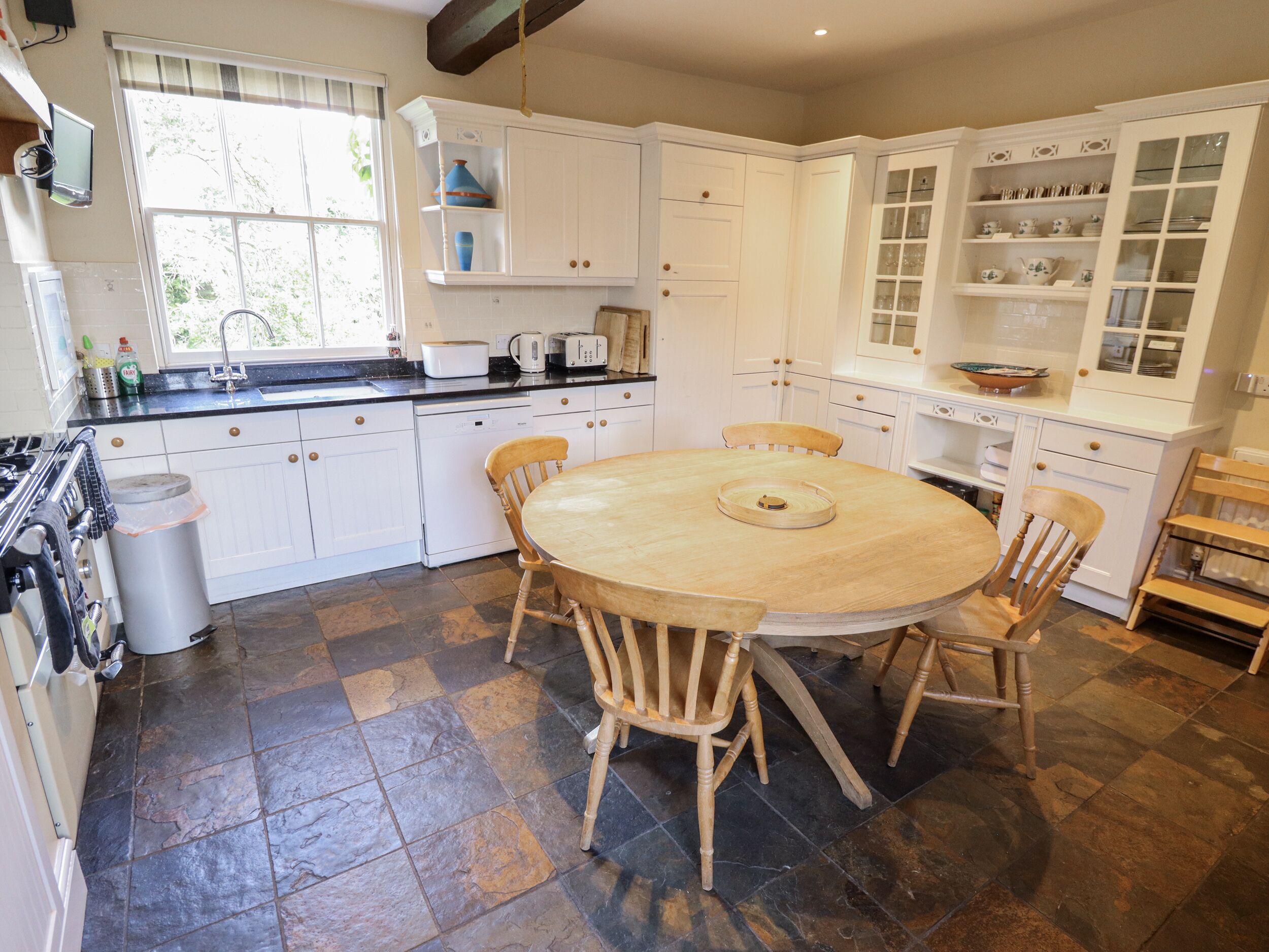 Cottage | Bếp riêng | Dụng cụ nấu nướng/bát dĩa/dao nĩa 