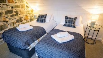 Desk, iron/ironing board, WiFi, bed sheets