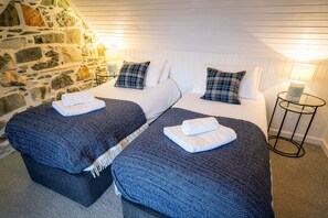 Desk, iron/ironing board, WiFi, bed sheets