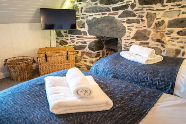 Bureau, fer et planche à repasser, Wi-Fi, draps fournis