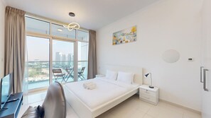 1 bedroom, iron/ironing board, WiFi, bed sheets - Carson B – Peaceful Studio with Golf Course Views (Damac Hills)