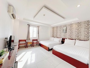 Family Room | Iron/ironing board, free WiFi